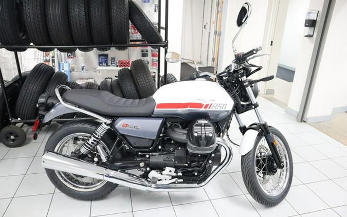 2023 Moto Guzzi V7 Special