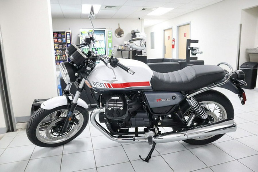 2023 Moto Guzzi V7 Special