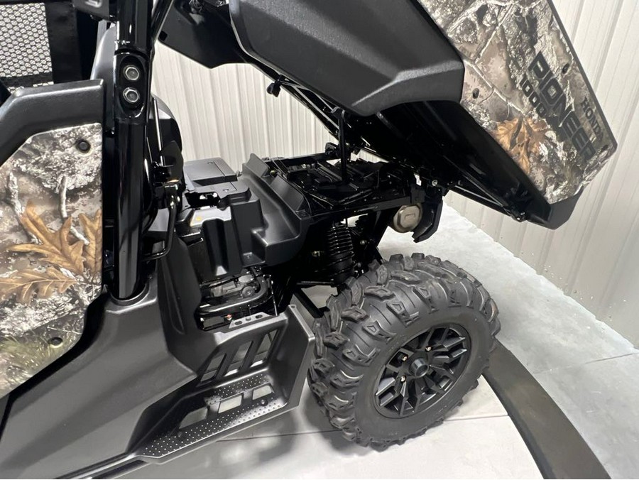 2025 Honda Pioneer 1000-6 Crew Deluxe