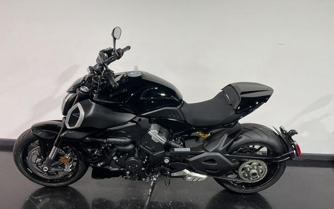 2025 Ducati Diavel V4 Thrilling Black