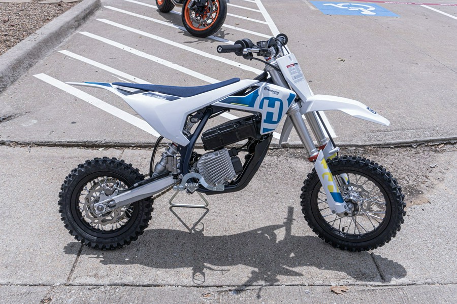 2024 Husqvarna Motorcycles EE 5