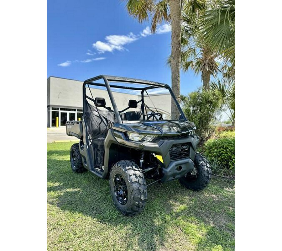 2024 Can-Am® Defender DPS HD9 Timeless Black