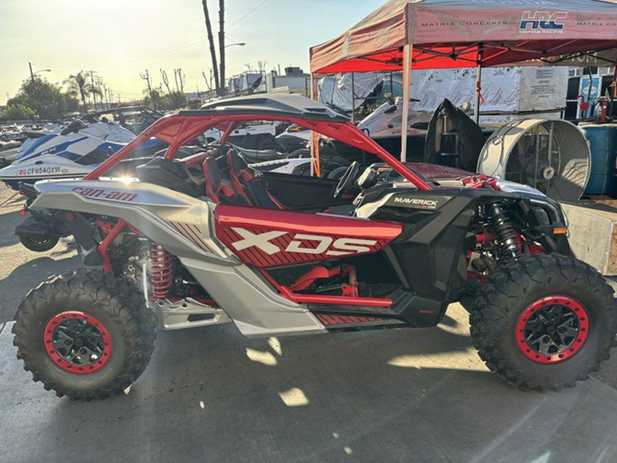 2025 Can-Am Maverick X3 X Ds Turbo RR Fiery Red & Hyper Silver