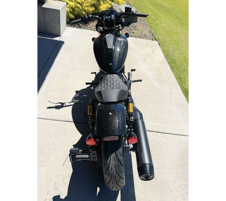 2026 Indian 101 SCOUT, ONYX BLACK CRYSTAL WITH GRAPHICS