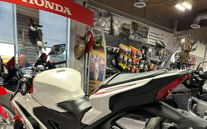 2026 Yamaha YZF-R3 ABS 70th Anniversary Edition