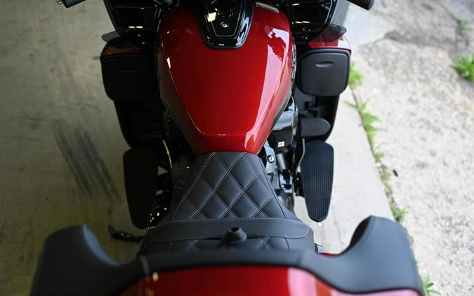 2023 Indian Motorcycle® Pursuit Dark Horse with Premium Package Stryker Red Metallic / Black Metall