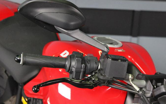 2017 Ducati Monster 821 Red