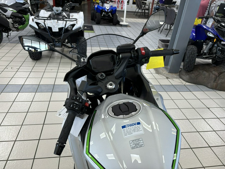 2024 Kawasaki Ninja® 7 Hybrid ABS