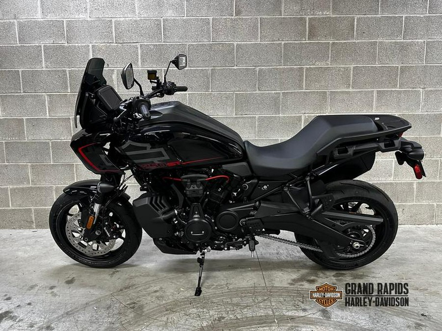 2025 Harley-Davidson® RA1250ST - Pan America® 1250 ST