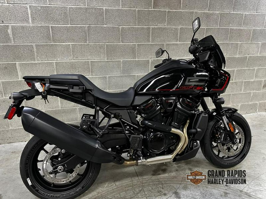 2025 Harley-Davidson® RA1250ST - Pan America® 1250 ST