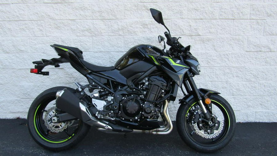 2024 Kawasaki Z900 ABS Metallic Spark Black/Metallic Matte Dark Gray