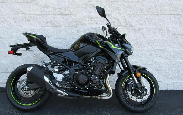 2024 Kawasaki Z900 ABS Metallic Spark Black/Metallic Matte Dark Gray