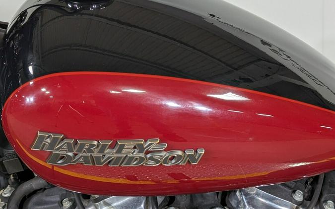 2020 Harley-Davidson Street Bob Two-Tone Red /Vivid Black