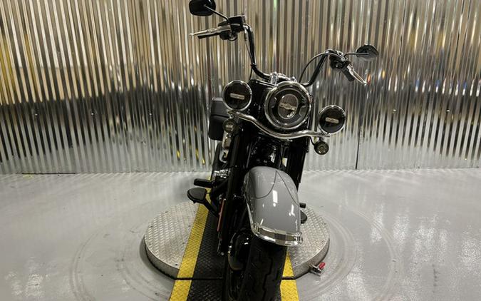 2026 Harley-Davidson Softail FLHC - Heritage Classic
