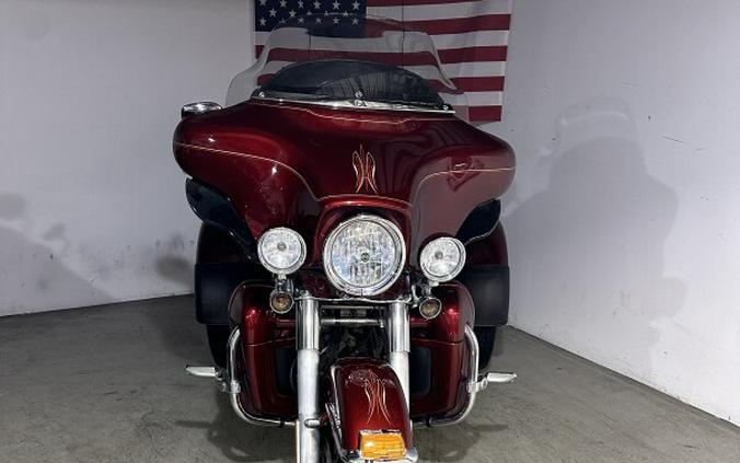 2010 Harley-Davidson Tri Glide Ultra Classic® Red Hot Sunglo