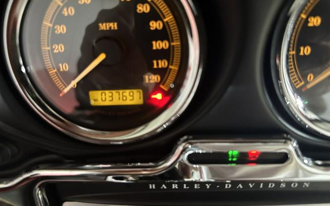 2010 Harley-Davidson Tri Glide Ultra Classic® Red Hot Sunglo