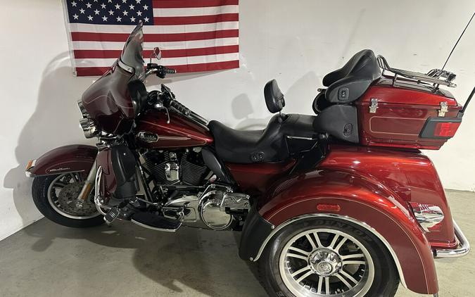 2010 Harley-Davidson Tri Glide Ultra Classic® Red Hot Sunglo