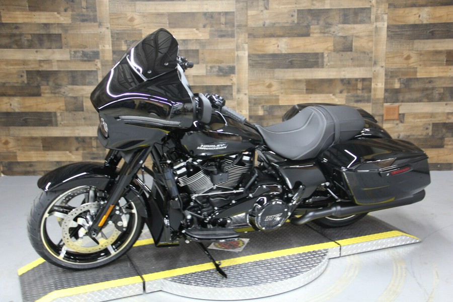 2024 Harley-Davidson Street Glide® Vivid Black - Black Finish