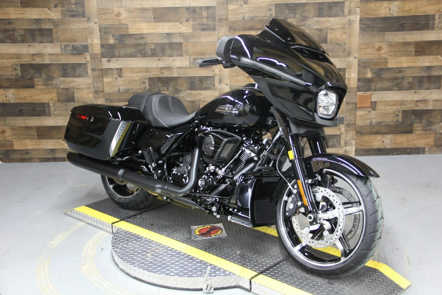 2024 Harley-Davidson Street Glide® Vivid Black - Black Finish