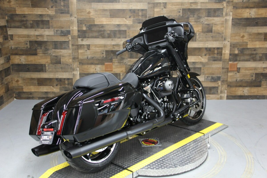 2024 Harley-Davidson Street Glide® Vivid Black - Black Finish