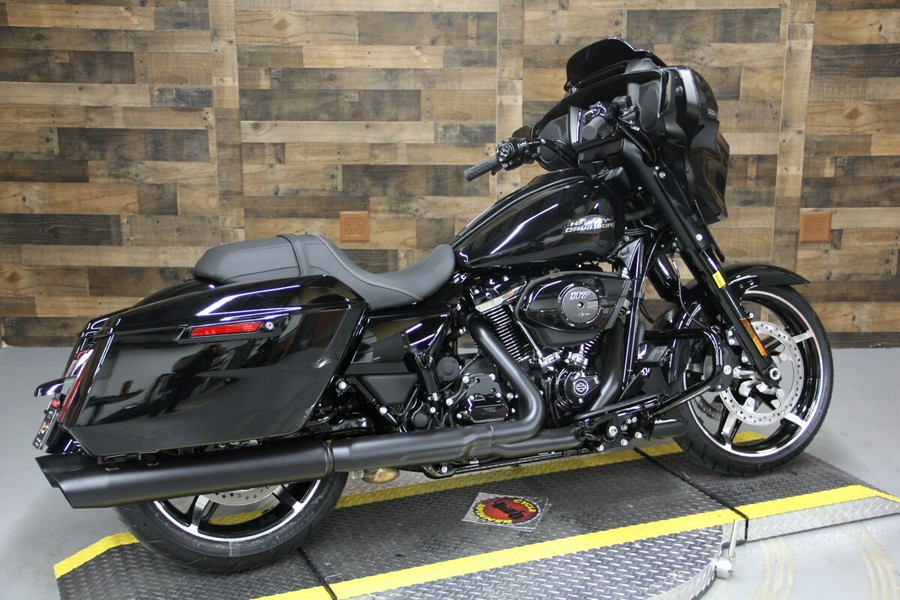 2024 Harley-Davidson Street Glide® Vivid Black - Black Finish