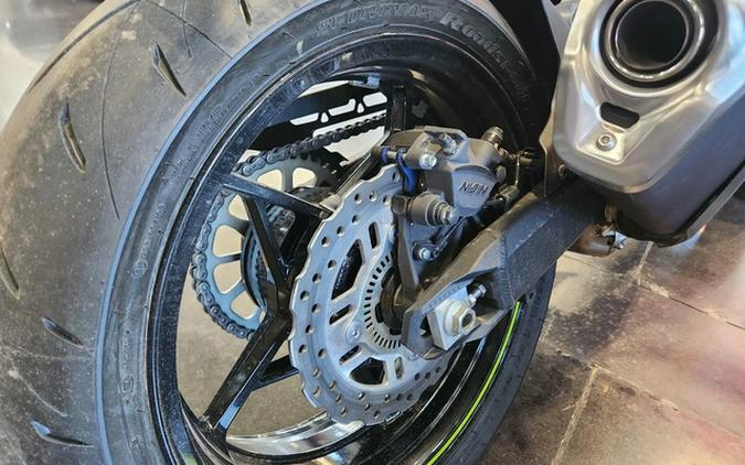 2024 Kawasaki Z900 ABS Metallic Spark Black/Metallic Matte Dark