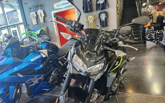 2024 Kawasaki Z900 ABS Metallic Spark Black/Metallic Matte Dark