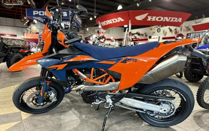 2026 KTM 690 SMC R