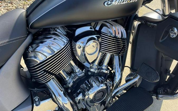 2019 Indian Motorcycle® Roadmaster® Steel Gray Smoke / Thunder Black Smoke