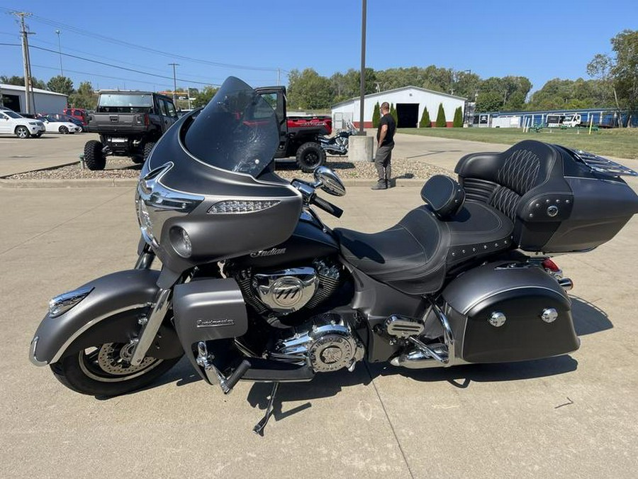 2019 Indian Motorcycle® Roadmaster® Steel Gray Smoke / Thunder Black Smoke