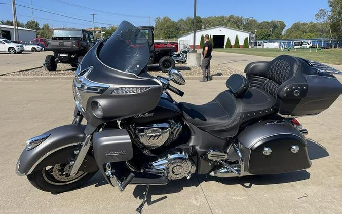 2019 Indian Motorcycle® Roadmaster® Steel Gray Smoke / Thunder Black Smoke