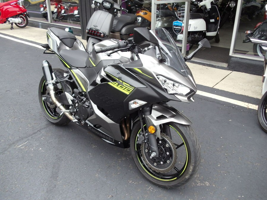 2021 Kawasaki Ninja® 400 ABS Metallic Gray/Metallic Magnetic Dark Gray