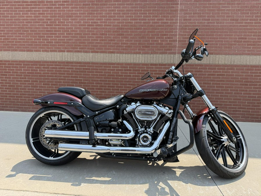 2018 Harley-Davidson® Breakout® Twisted Cherry