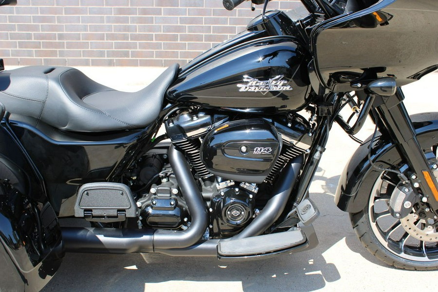 2025 Harley-Davidson® FLTRT - Road Glide® 3