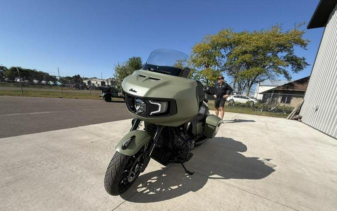 2025 Indian Motorcycle® Challenger® Dark Horse® 112 Moss Green Smoke