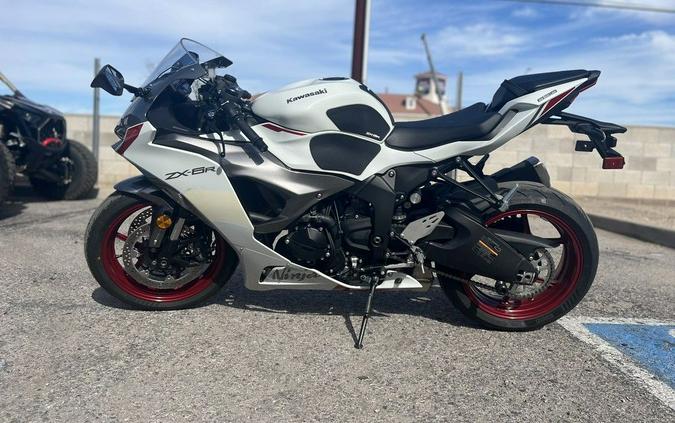 2024 Kawasaki Ninja® ZX™-6R ABS Pearl Robotic White/Metallic Graphite Gray