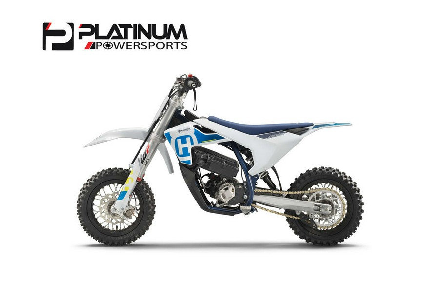 2023 Husqvarna® EE3