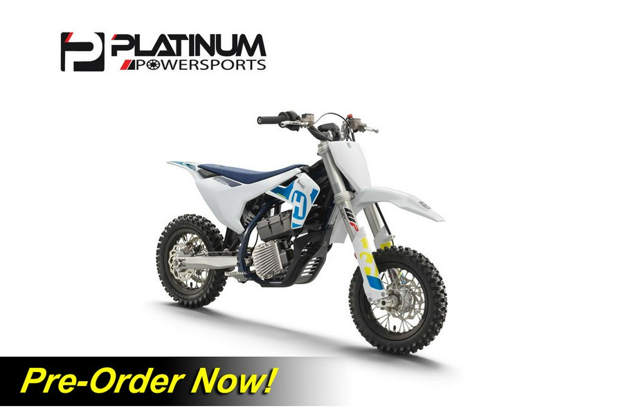 2023 Husqvarna® EE3