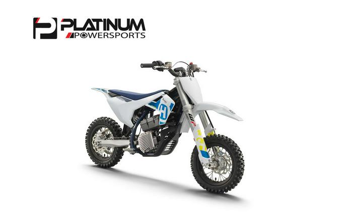 2023 Husqvarna® EE3