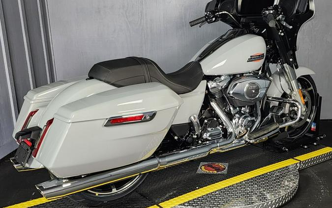 2025 Harley-Davidson® Street Glide™ FLHX BILLIARD GRAY