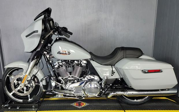 2025 Harley-Davidson® Street Glide™ FLHX BILLIARD GRAY