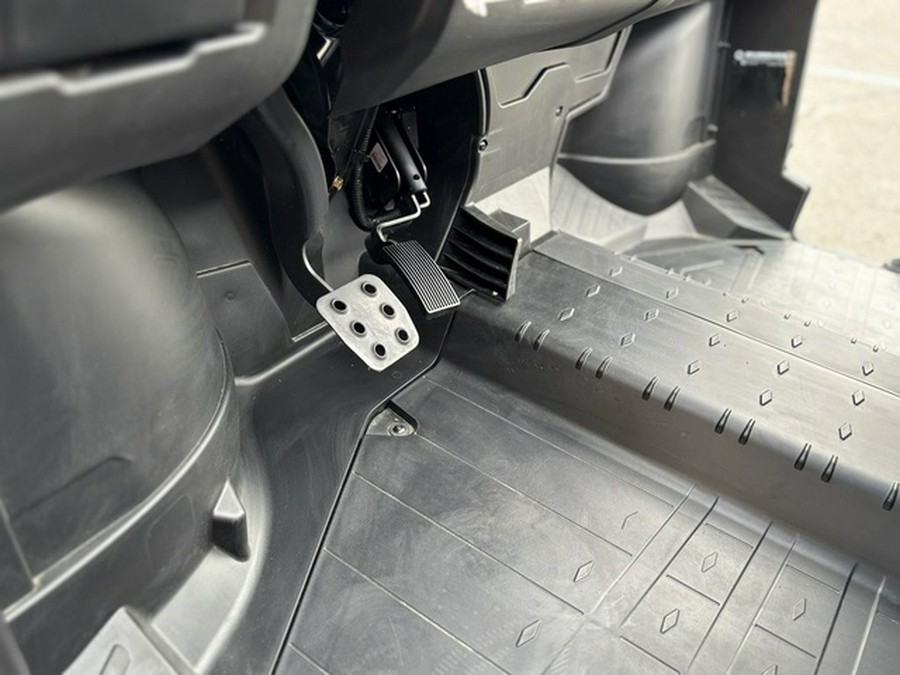 2024 Can-Am Defender MAX DPS HD10