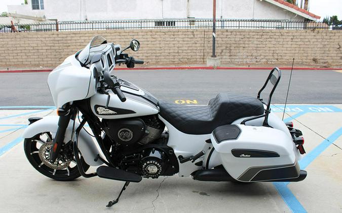 2024 Indian Motorcycle® Chieftain® Dark Horse® w/Powerband Audio Pkg Ghost White Metallic Smoke wit