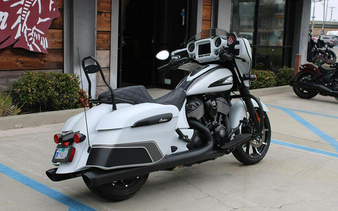 2024 Indian Motorcycle® Chieftain® Dark Horse® w/Powerband Audio Pkg Ghost White Metallic Smoke wit