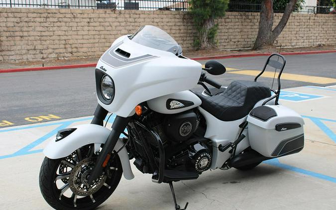 2024 Indian Motorcycle® Chieftain® Dark Horse® w/Powerband Audio Pkg Ghost White Metallic Smoke wit