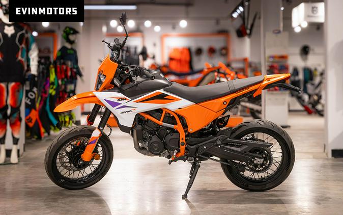2025 KTM 390 SMC R