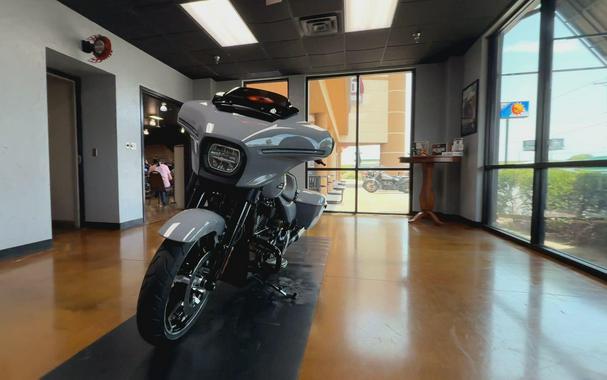 2026 Harley-Davidson® Street Glide® Dark Billiard Gray Black Solo Cast Wheels
