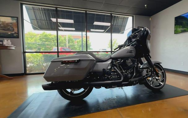 2026 Harley-Davidson® Street Glide® Dark Billiard Gray Black Solo Cast Wheels