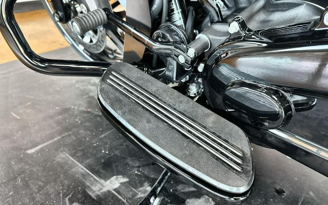 2026 Harley-Davidson® Street Glide® Dark Billiard Gray Black Solo Cast Wheels