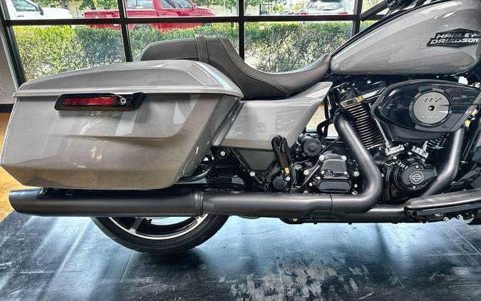 2026 Harley-Davidson® Street Glide® Dark Billiard Gray Black Solo Cast Wheels